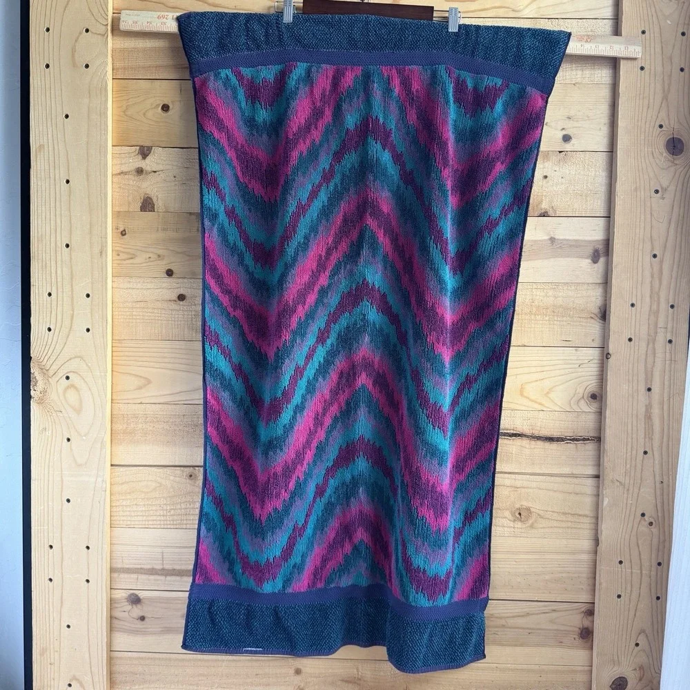 Vtg JC Penney By Design Psychedelic Wave Large Bath Towel Green Red Pink Purple